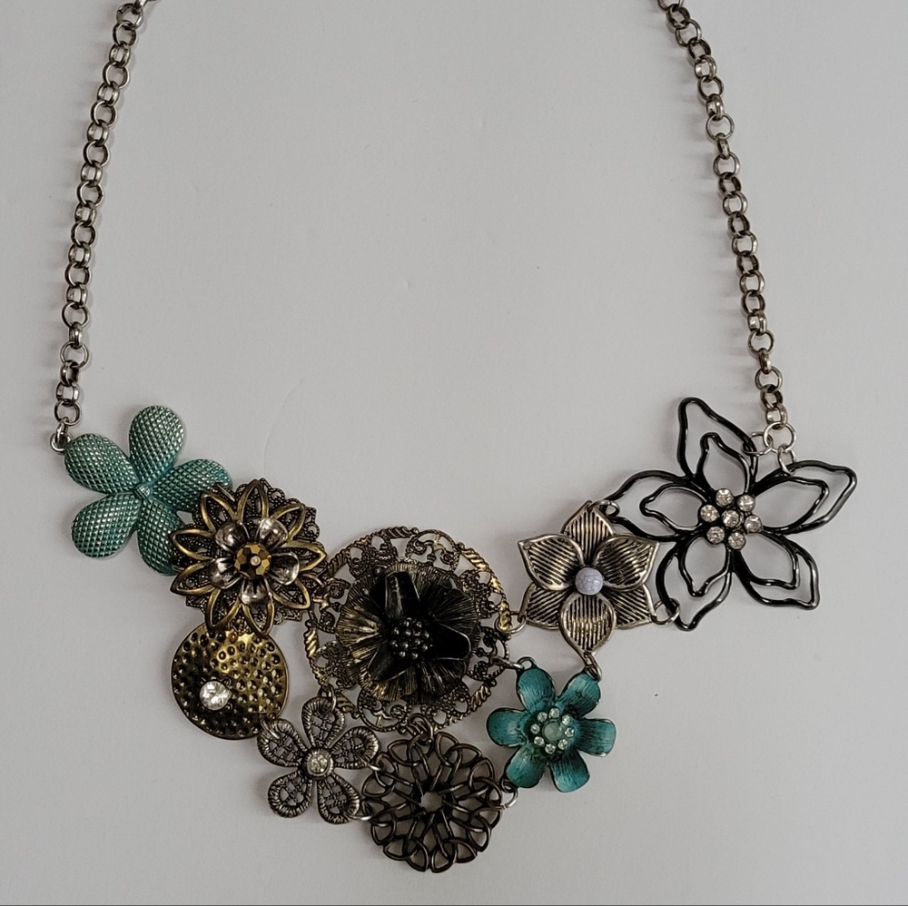 Assorted flower metal necklace